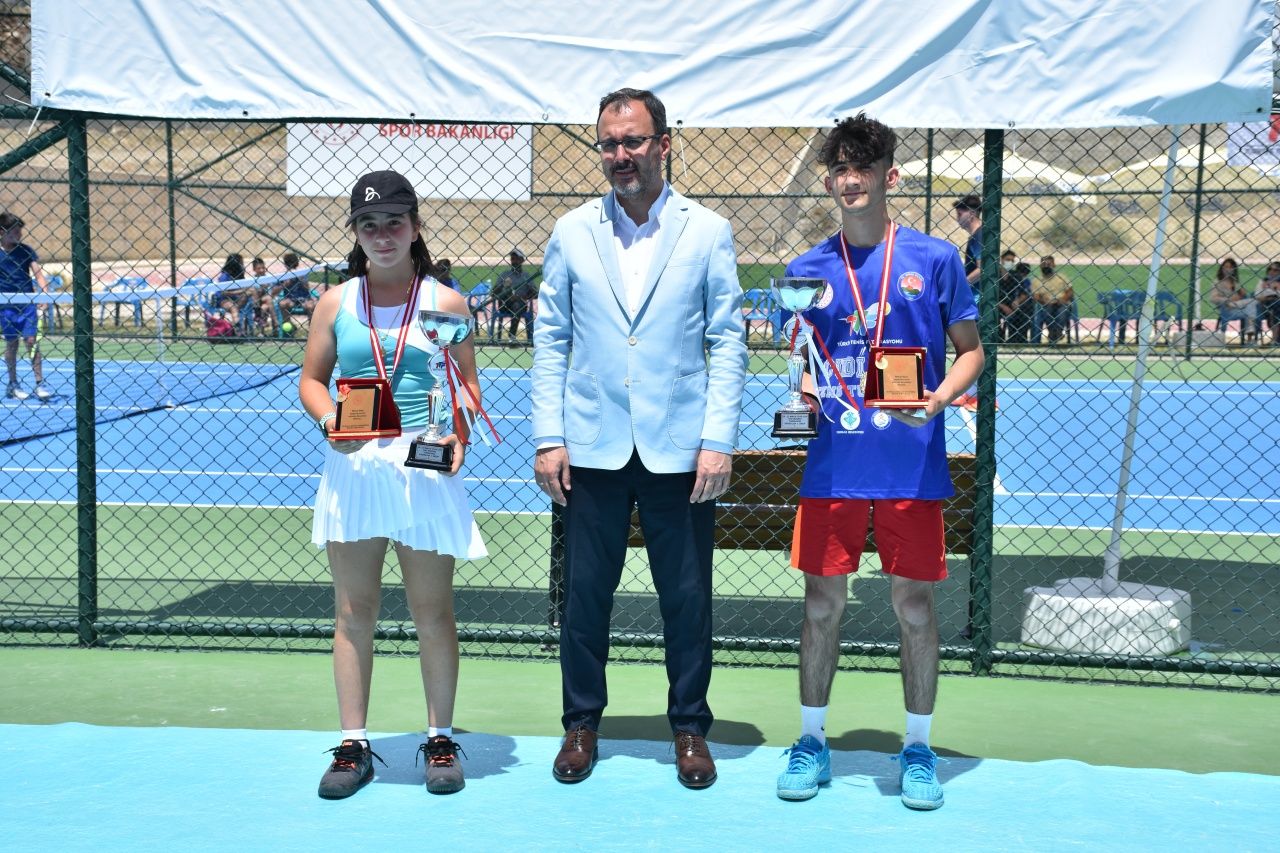 Bakanı Kasapoğlu, Cudi Cup Tenis Turnuvası'nı izledi 4