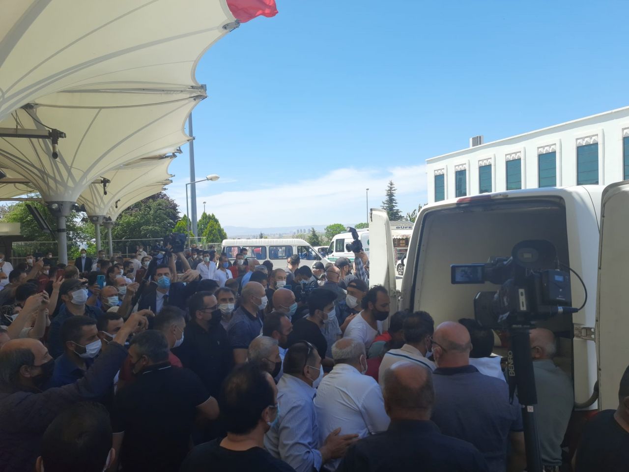 Hayatını kaybeden ünlü türkücü Oğuz Yılmaz'ın ailesi isyan etti 5