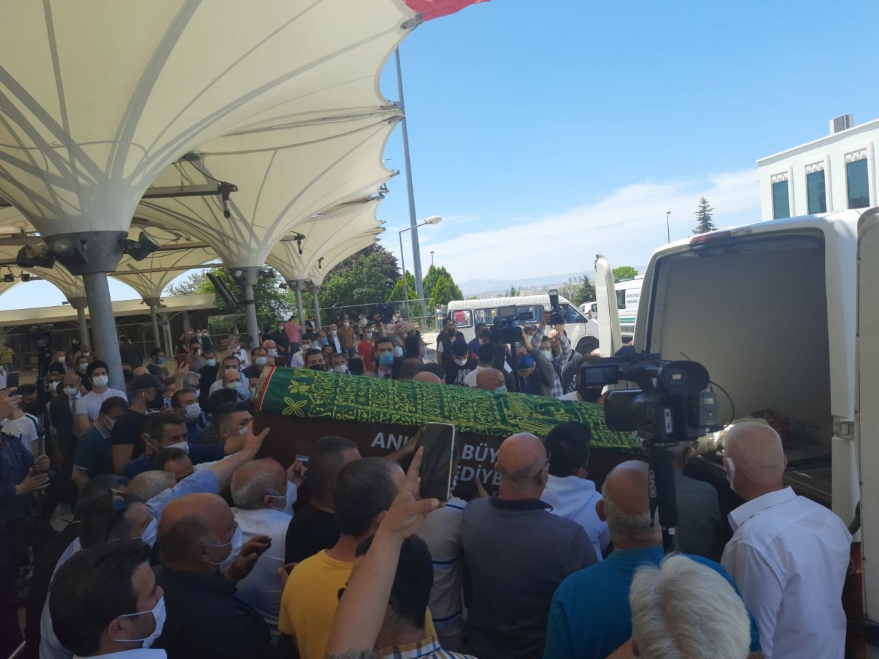 Hayatını kaybeden ünlü türkücü Oğuz Yılmaz'ın ailesi isyan etti 20