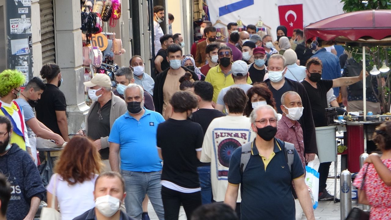 İstiklal Caddesi tıklım tıklım! 3