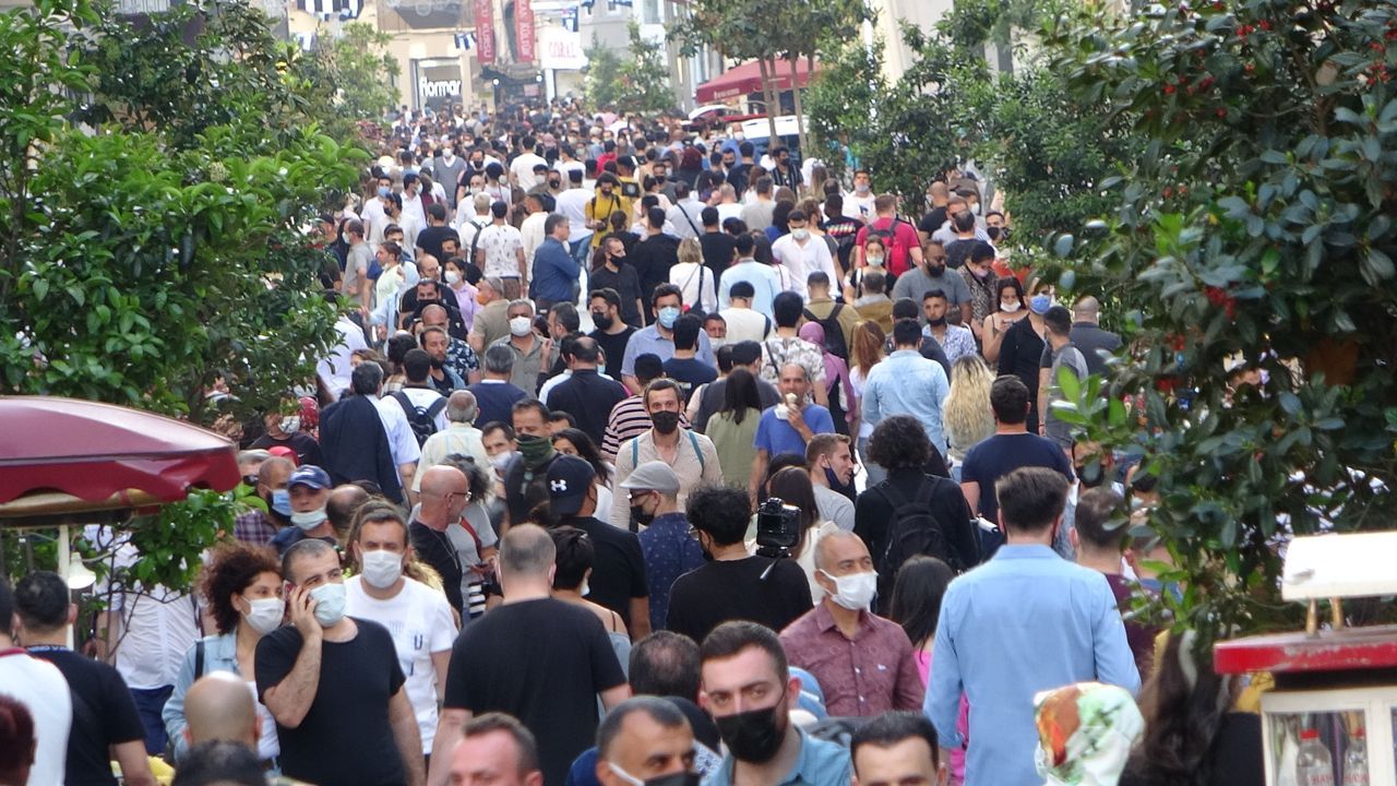 İstiklal Caddesi tıklım tıklım! 6