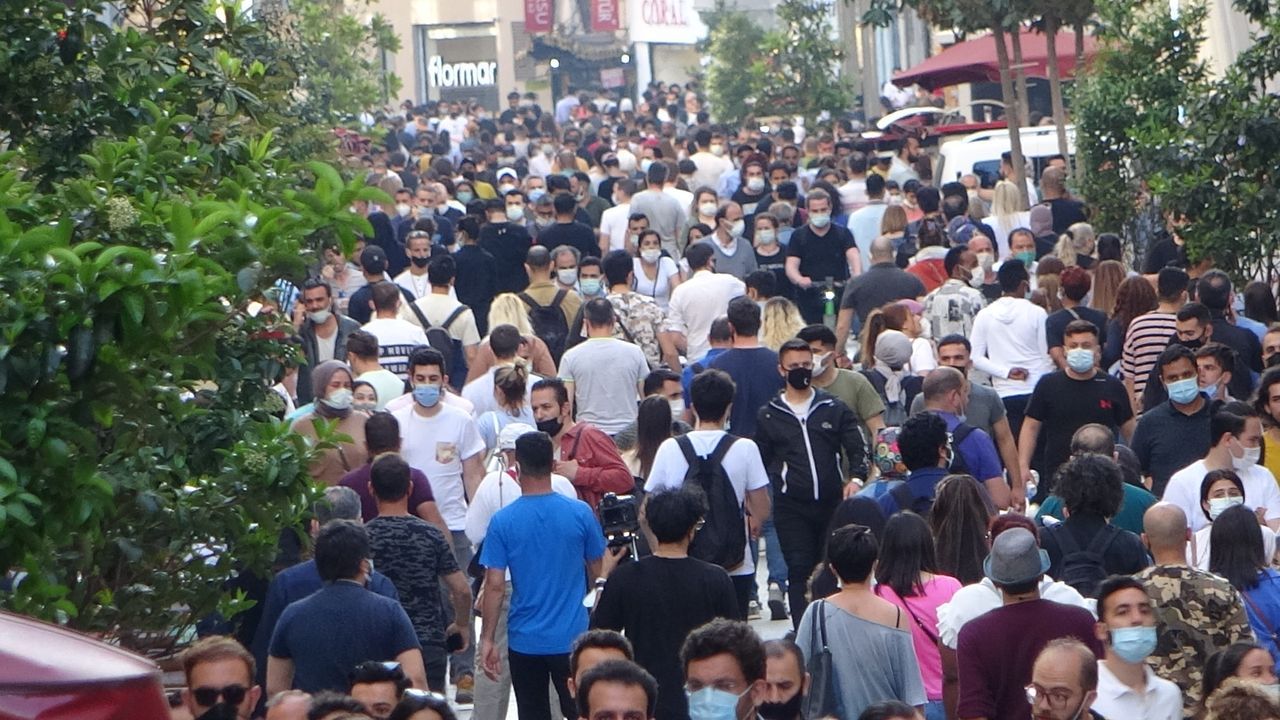İstiklal Caddesi tıklım tıklım! 7