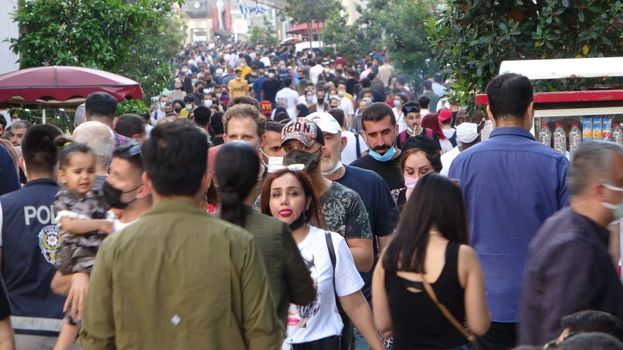İstiklal Caddesi tıklım tıklım! 9
