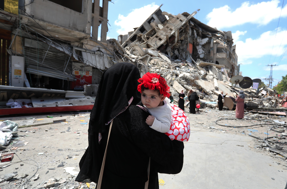 İsrail'in saldırılarında evleri yıkılan Filistinliler okullarda kalıyor 14