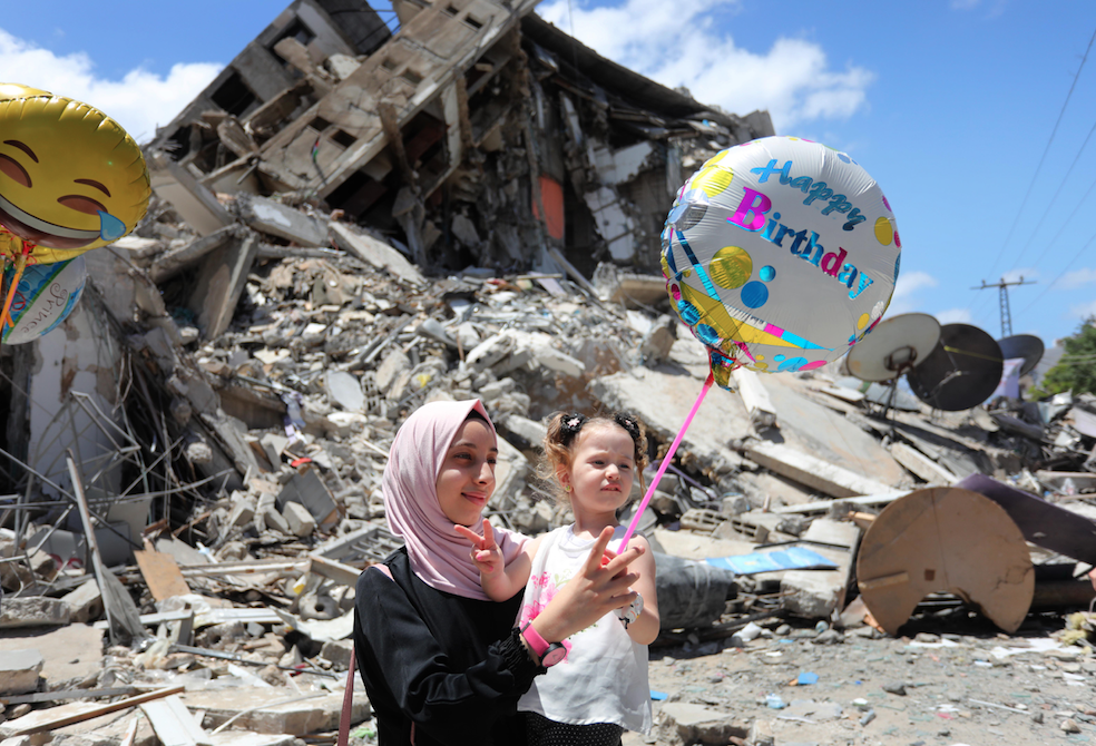 İsrail'in saldırılarında evleri yıkılan Filistinliler okullarda kalıyor 12