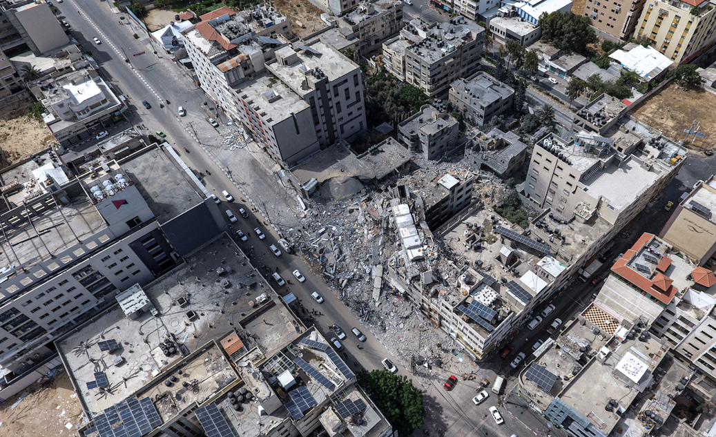 İsrail'in saldırılarında evleri yıkılan Filistinliler okullarda kalıyor 27