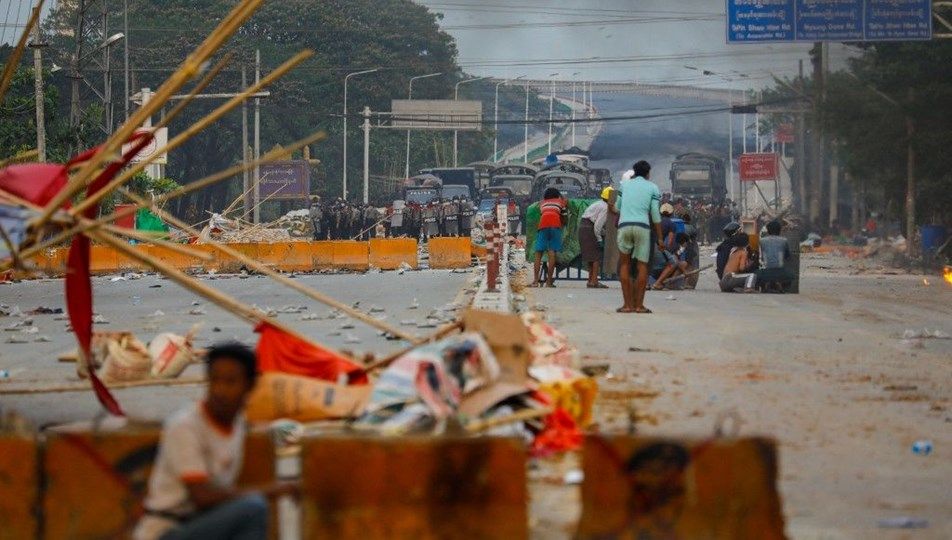 Myanmar ordusundan korkunç şantaj: Öldürdükleri gençlerin cesetlerini kapılara bırakıyorlar 4