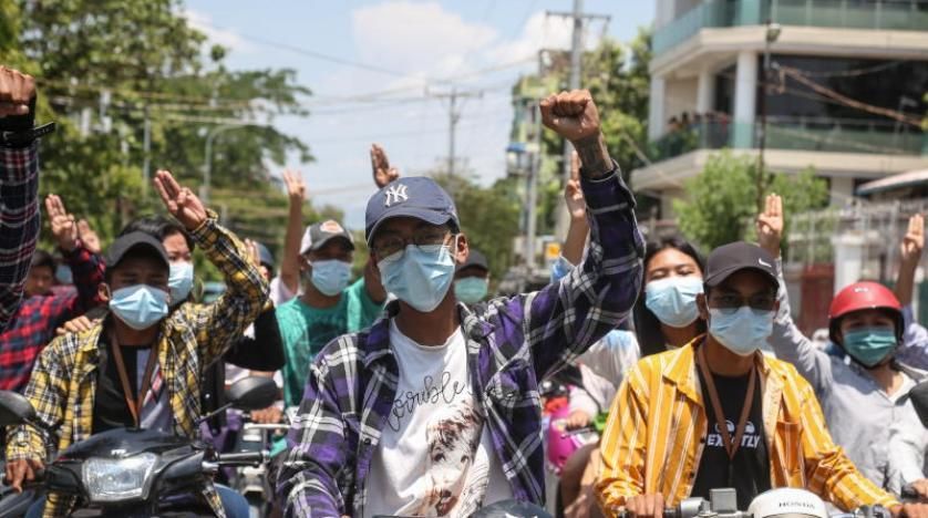Myanmar ordusundan korkunç şantaj: Öldürdükleri gençlerin cesetlerini kapılara bırakıyorlar 8