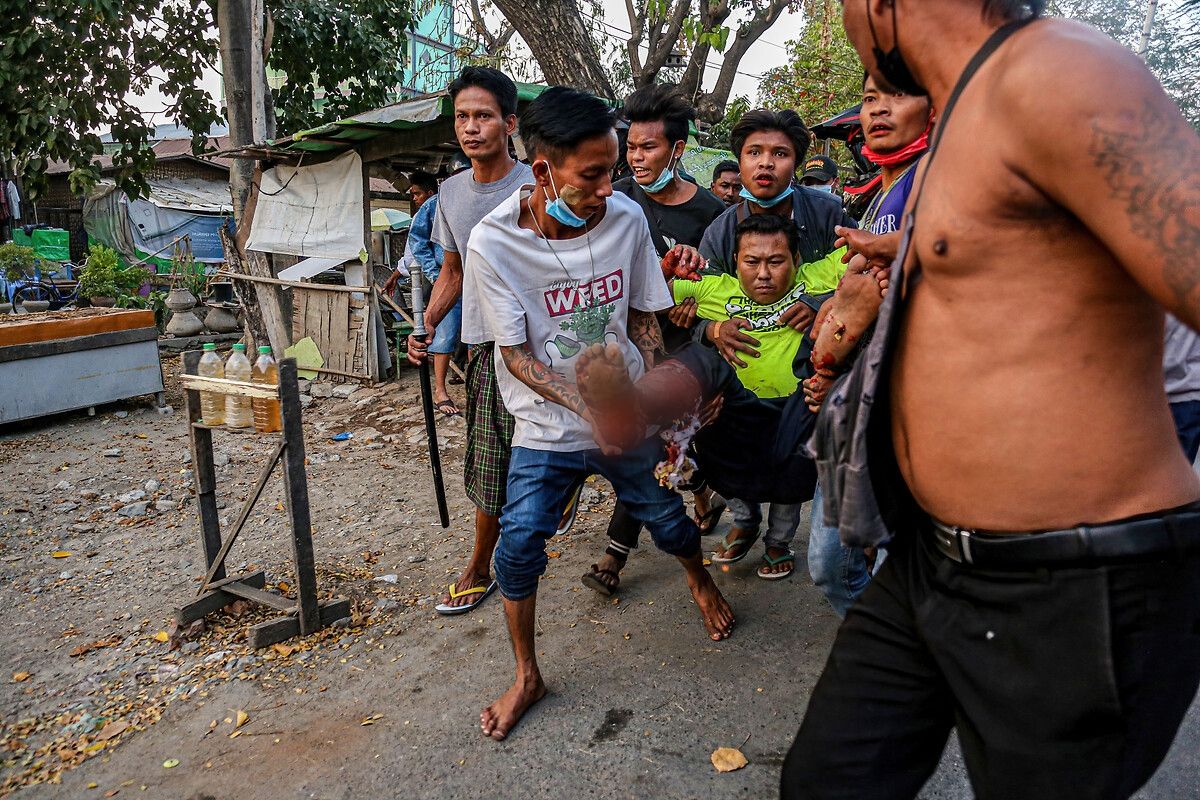 Myanmar ordusundan korkunç şantaj: Öldürdükleri gençlerin cesetlerini kapılara bırakıyorlar 11