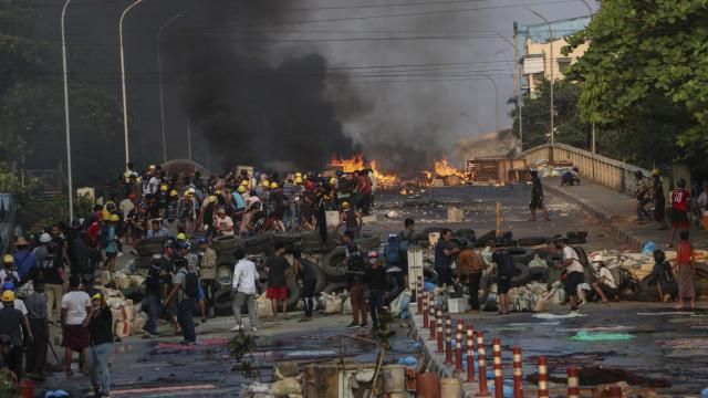 Myanmar ordusundan korkunç şantaj: Öldürdükleri gençlerin cesetlerini kapılara bırakıyorlar 16