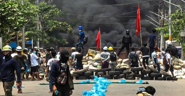Myanmar ordusundan korkunç şantaj: Öldürdükleri gençlerin cesetlerini kapılara bırakıyorlar 15