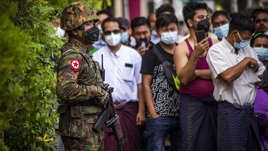 Myanmar ordusundan korkunç şantaj: Öldürdükleri gençlerin cesetlerini kapılara bırakıyorlar 17