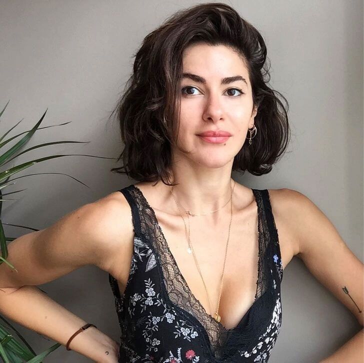 Nesrin Cavadzade'nin +18'lik mastürbasyon sahnesi olay oldu! 3