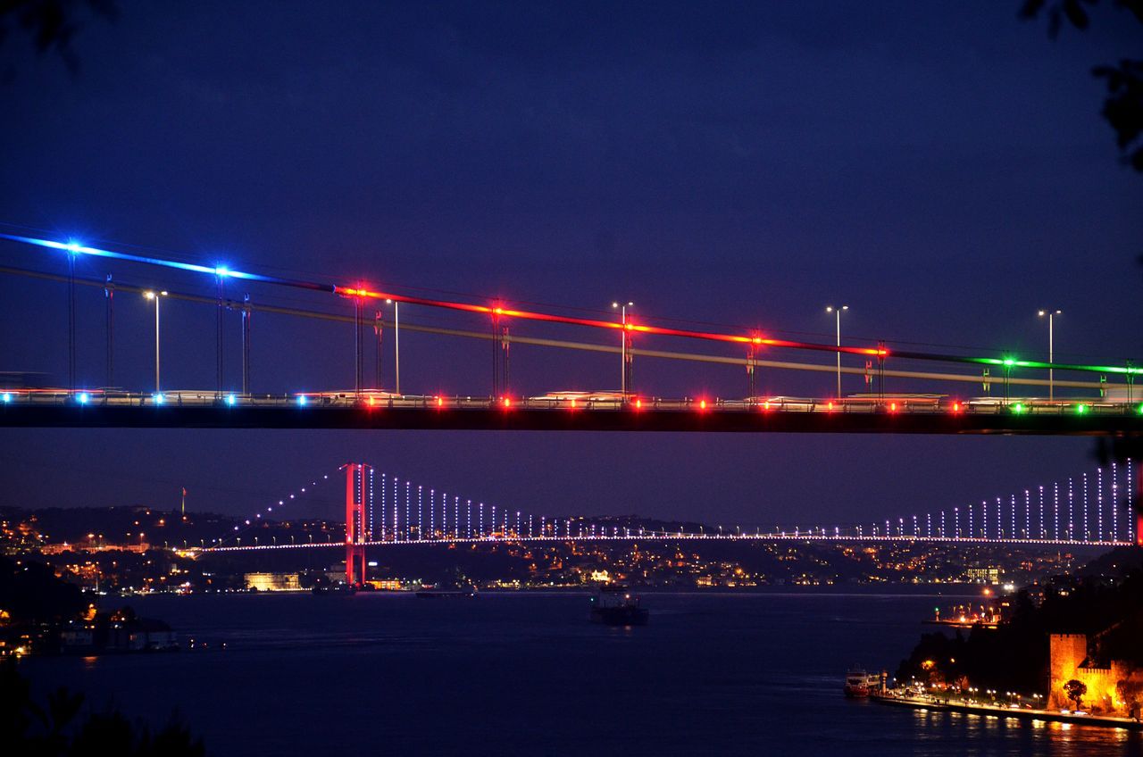 İstanbul'daki köprüler Azerbaycan renklerine büründü 3