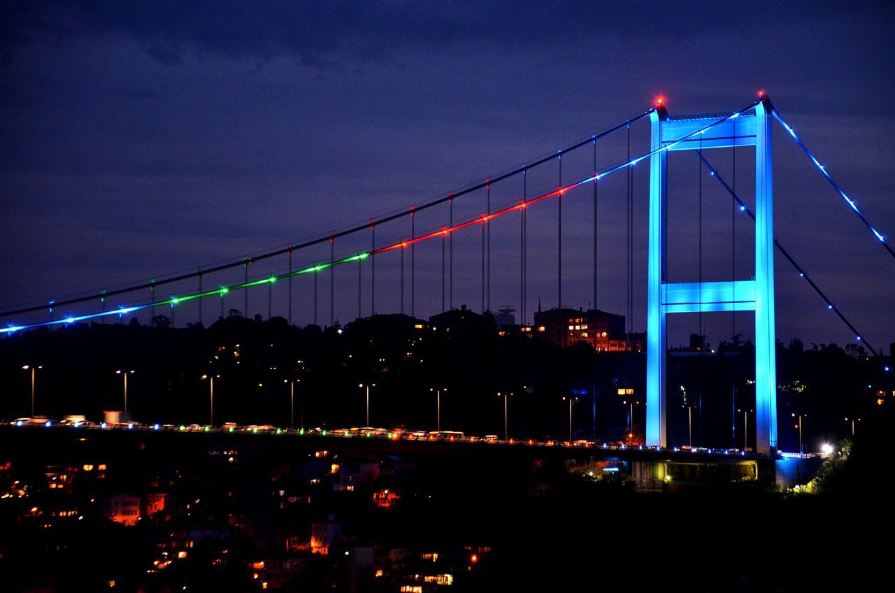 İstanbul'daki köprüler Azerbaycan renklerine büründü 5