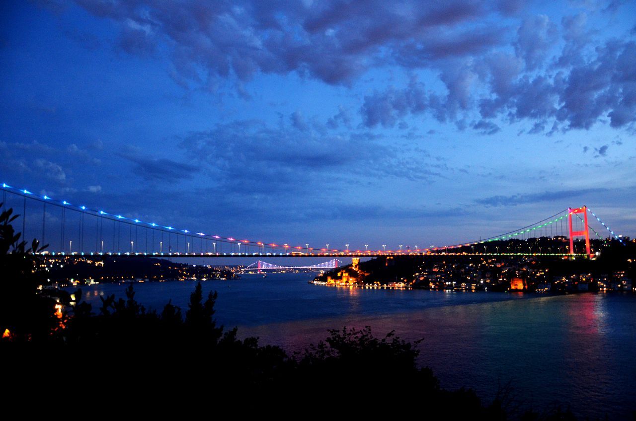 İstanbul'daki köprüler Azerbaycan renklerine büründü 6