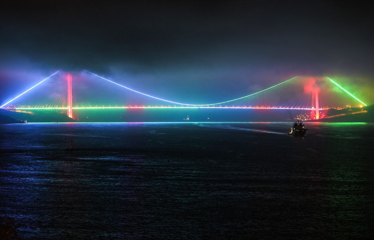 İstanbul'daki köprüler Azerbaycan renklerine büründü 8