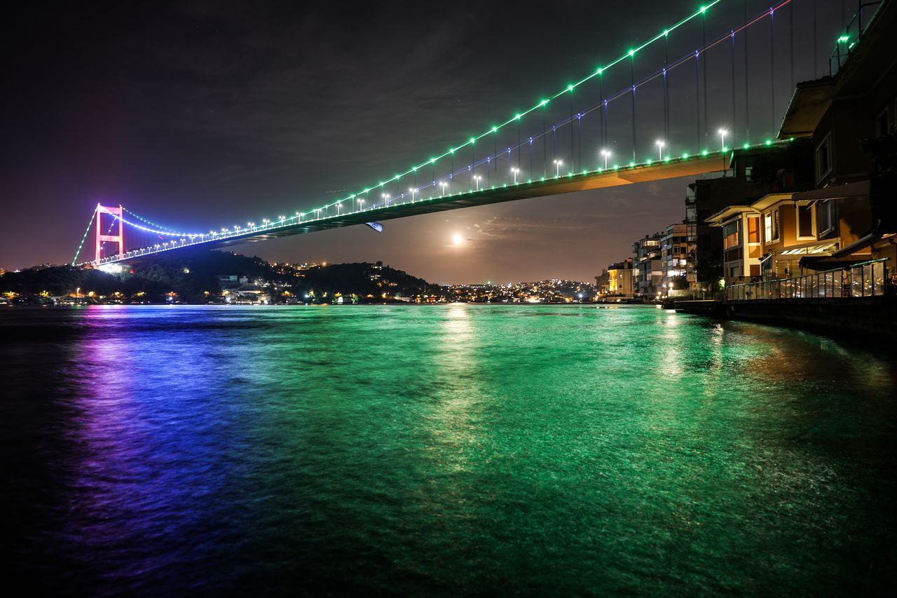 İstanbul'daki köprüler Azerbaycan renklerine büründü 9
