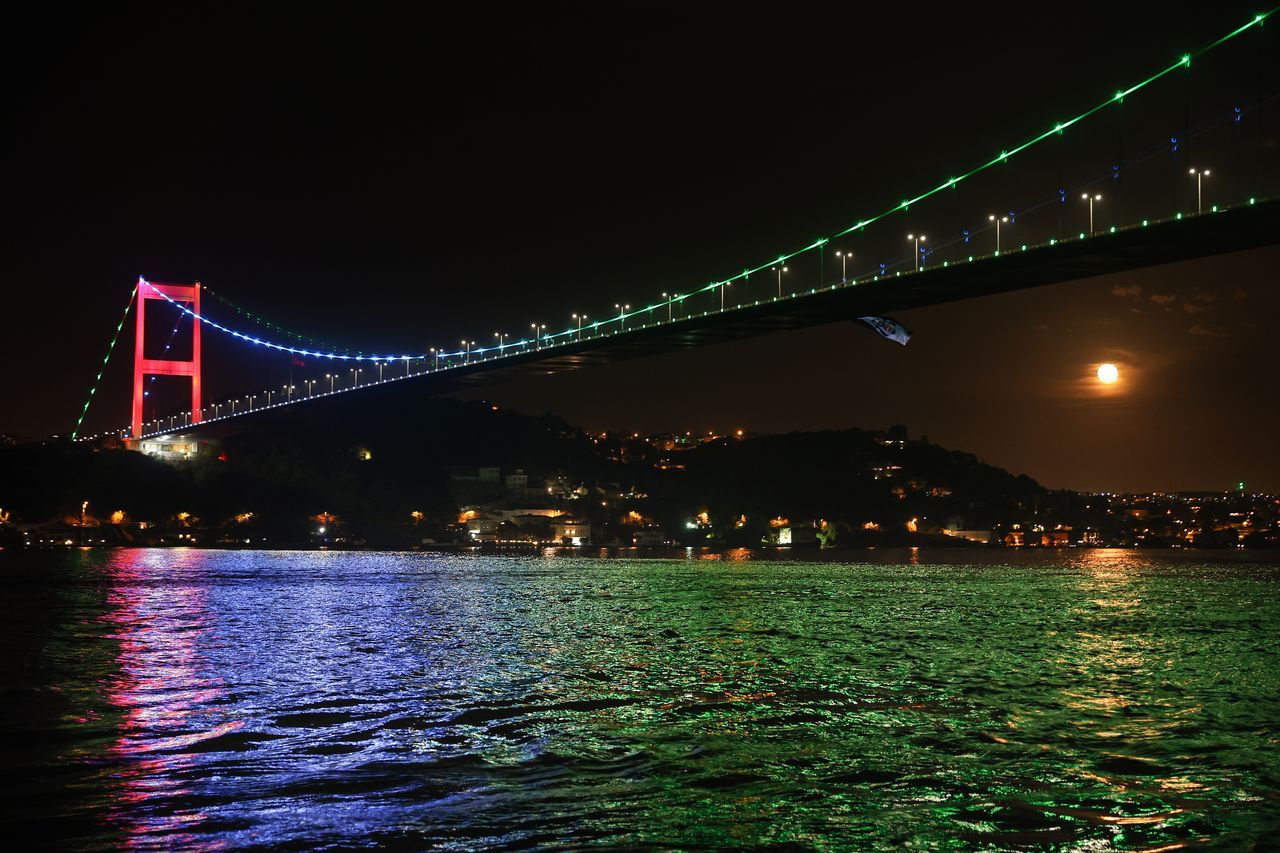 İstanbul'daki köprüler Azerbaycan renklerine büründü 10