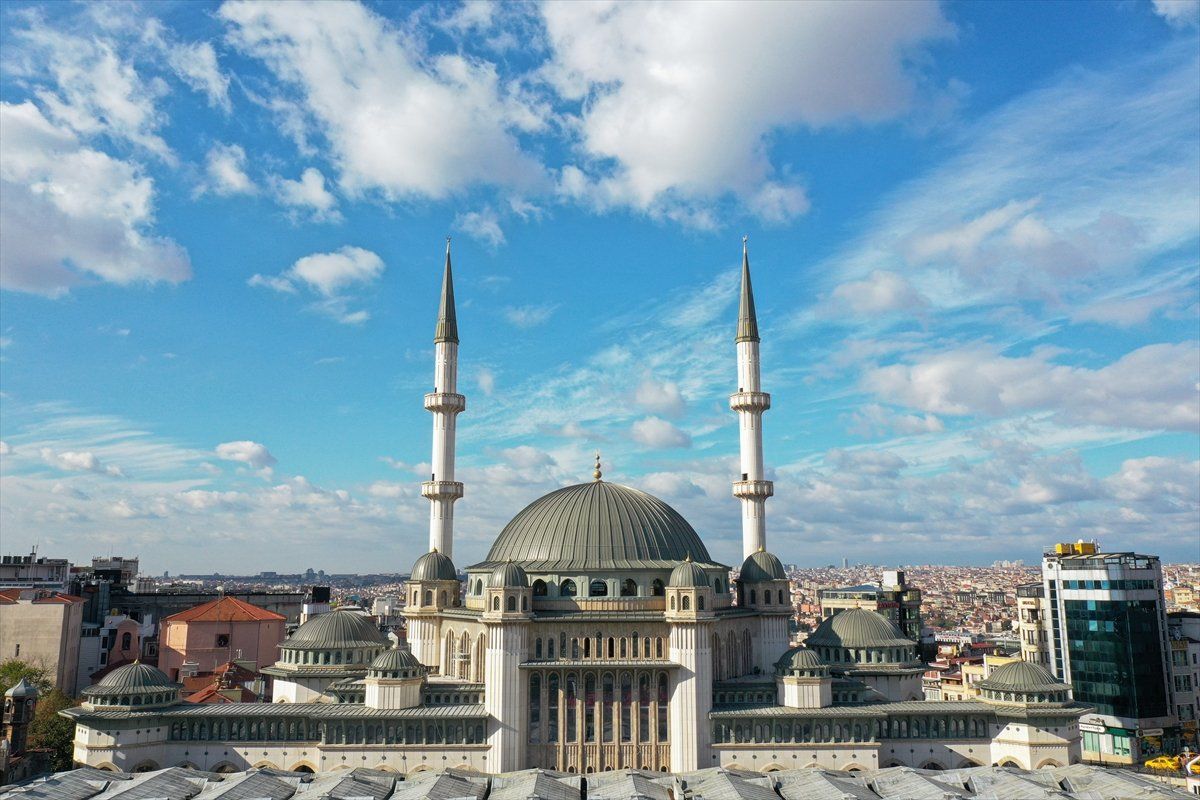 Terör örgütlerinin Gezi olaylarında mesken tuttuğu AKM binasının son hali büyülüyor! 2