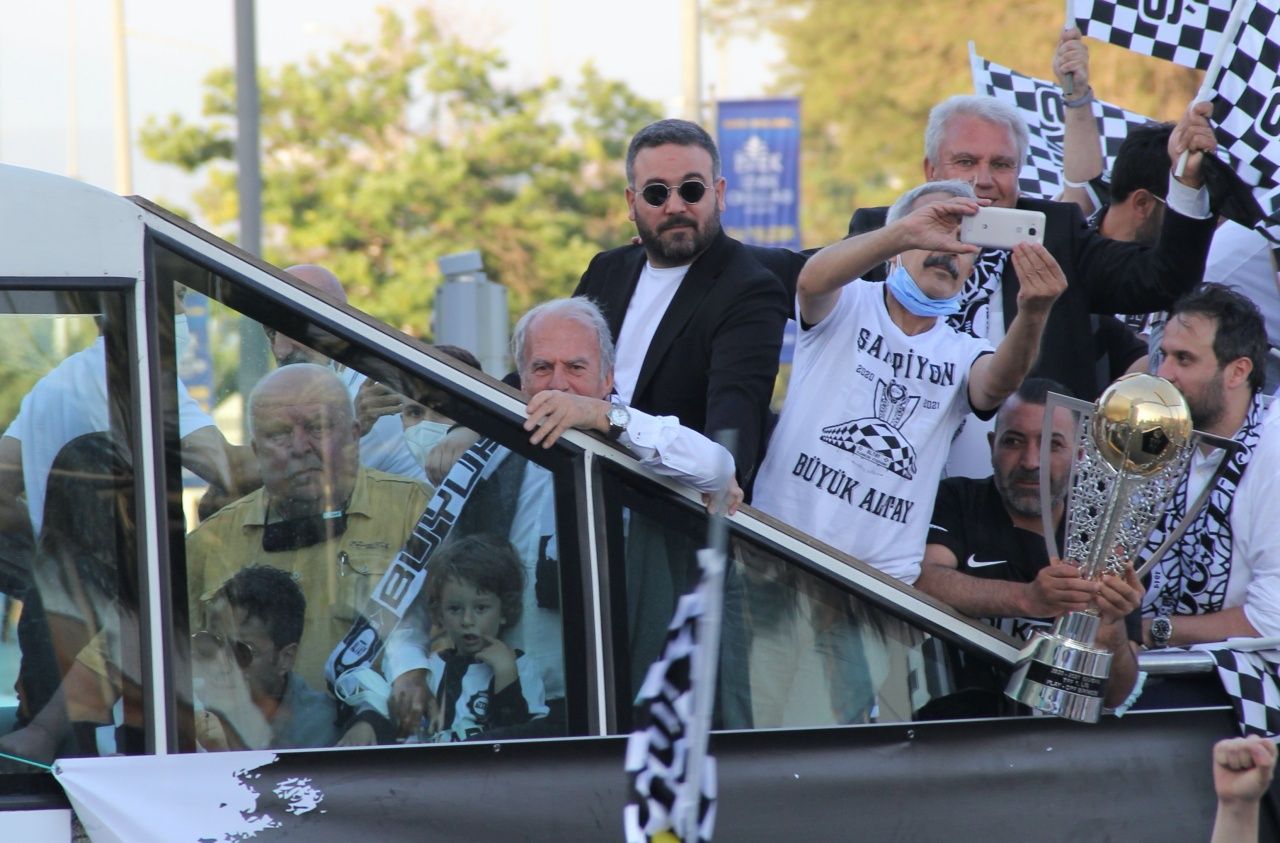 Altay'dan üstü açık otobüsle Süper Lig zafer turu 2