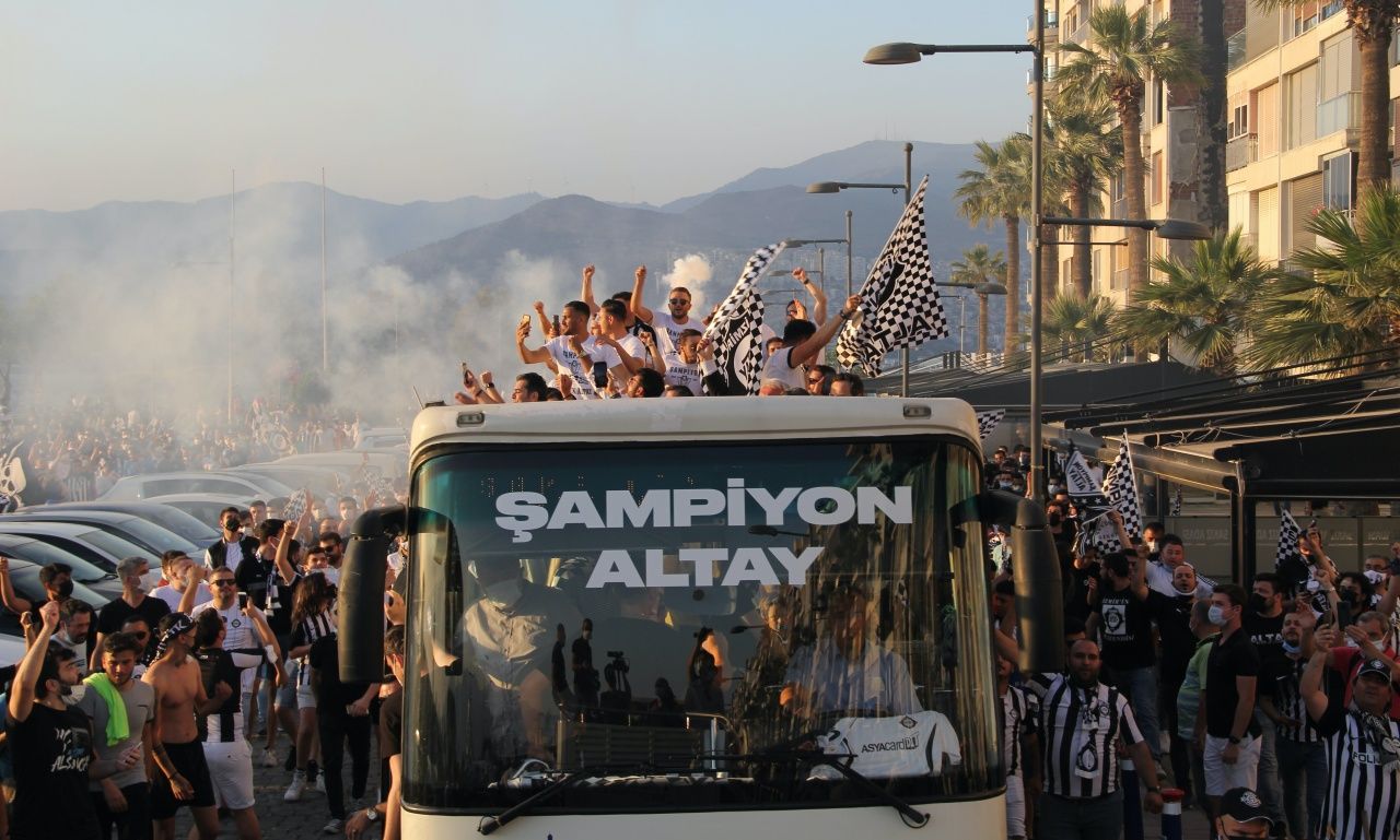 Altay'dan üstü açık otobüsle Süper Lig zafer turu 3