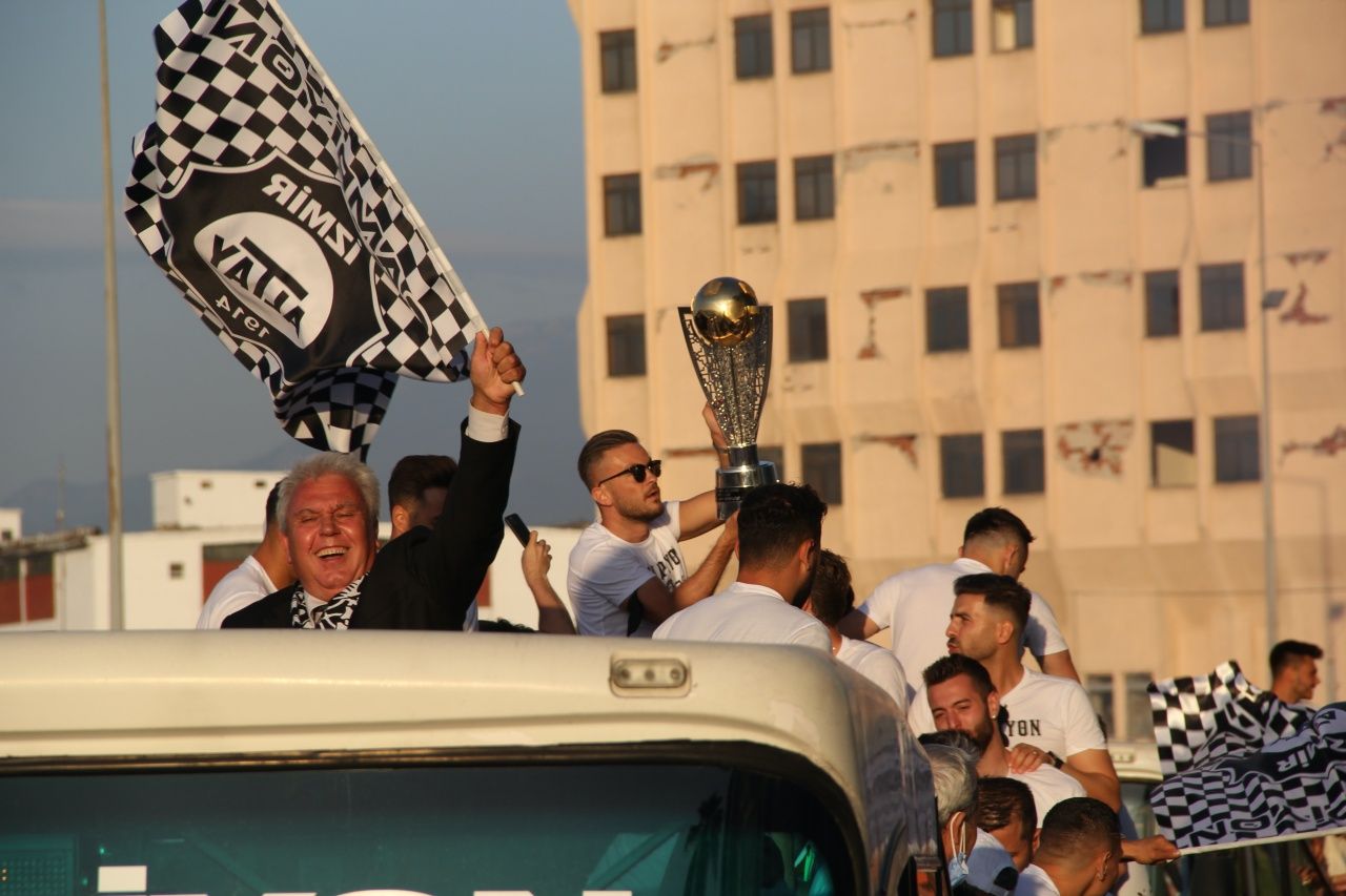 Altay'dan üstü açık otobüsle Süper Lig zafer turu 7