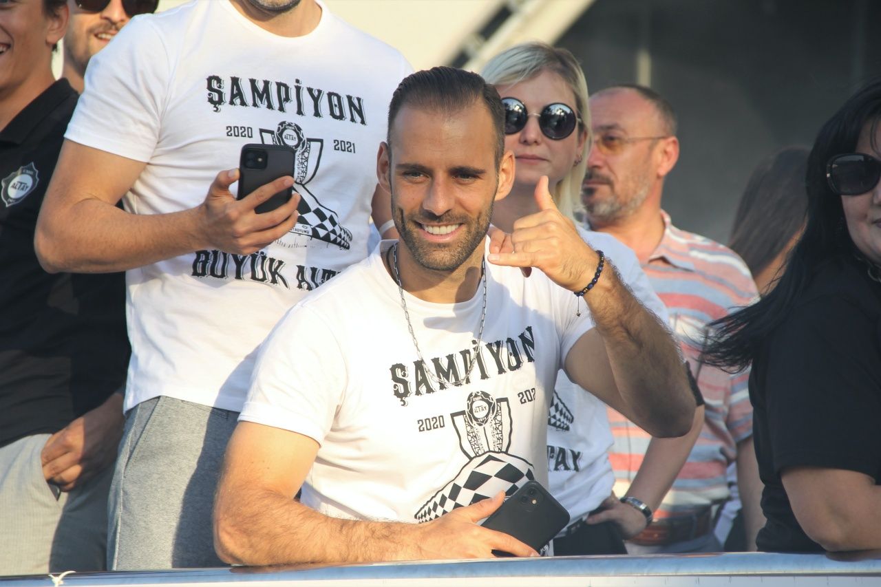 Altay'dan üstü açık otobüsle Süper Lig zafer turu 8