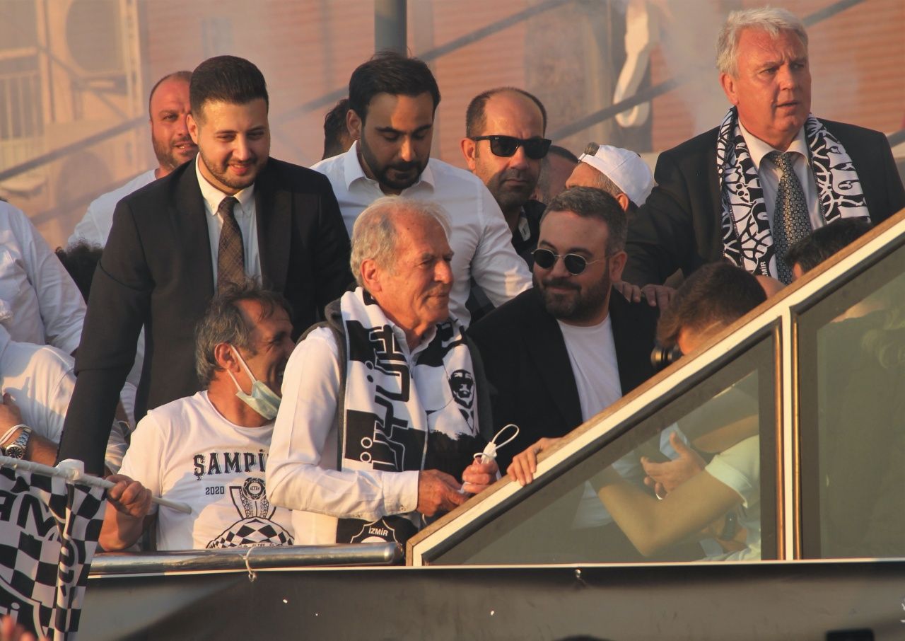 Altay'dan üstü açık otobüsle Süper Lig zafer turu 12