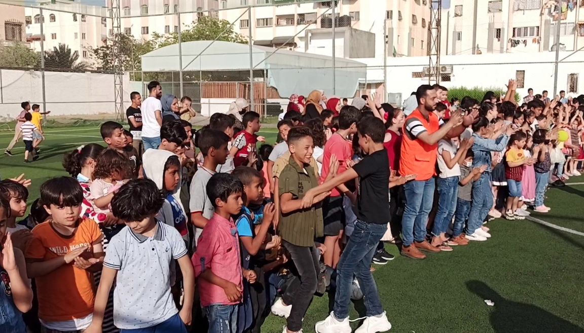 Gazzeli çocuklar savaşın izlerini silmeye çalışıyor 12