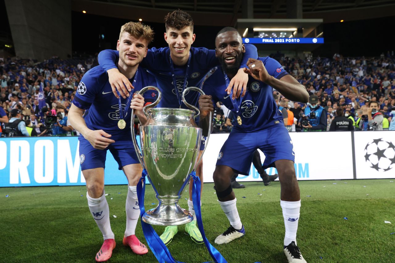 Abramovich sermayesi geldikten sonra Chelsea'den daha çok kupa kazanan İngiliz takımı olmadı 6