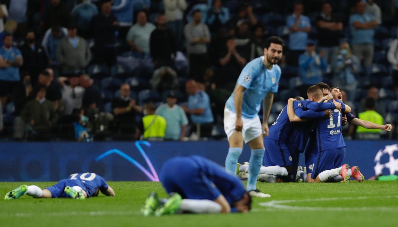 Abramovich sermayesi geldikten sonra Chelsea'den daha çok kupa kazanan İngiliz takımı olmadı 8