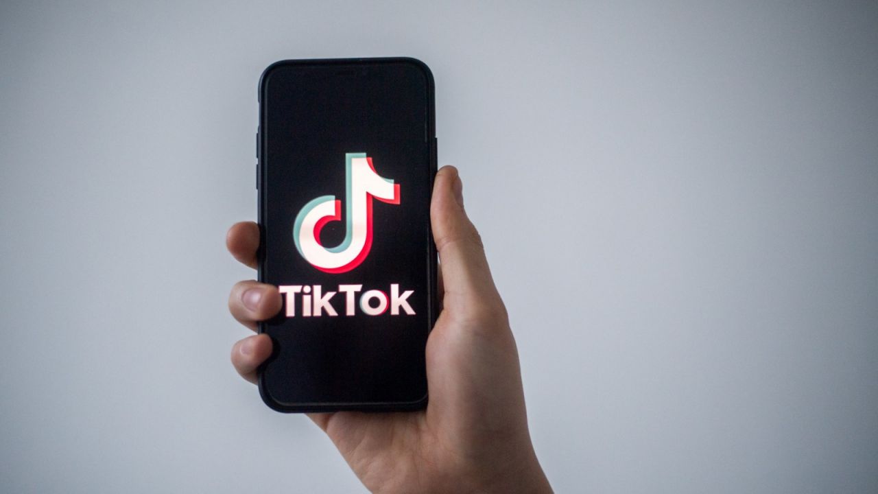 TikTok akımı uğruna canından oluyordu! Küçük kız önce evi sonra kendisini yaktı 2