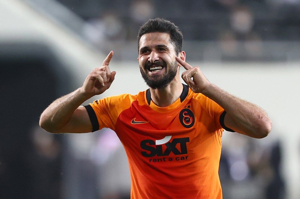 Galatasaray'da 12 futbolcu yol ayrımında 3