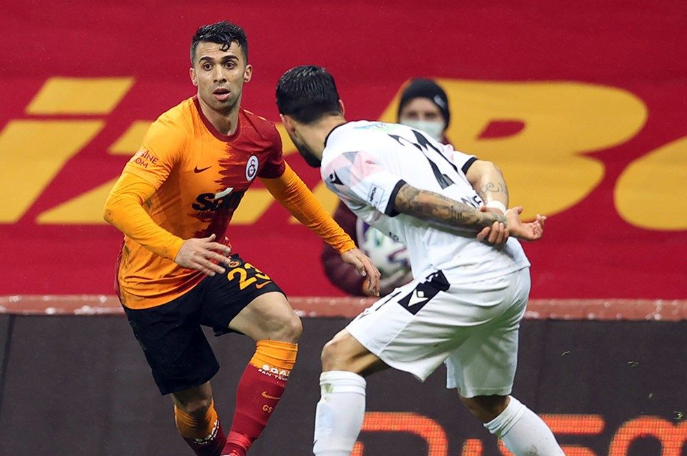 Galatasaray'da 12 futbolcu yol ayrımında 5