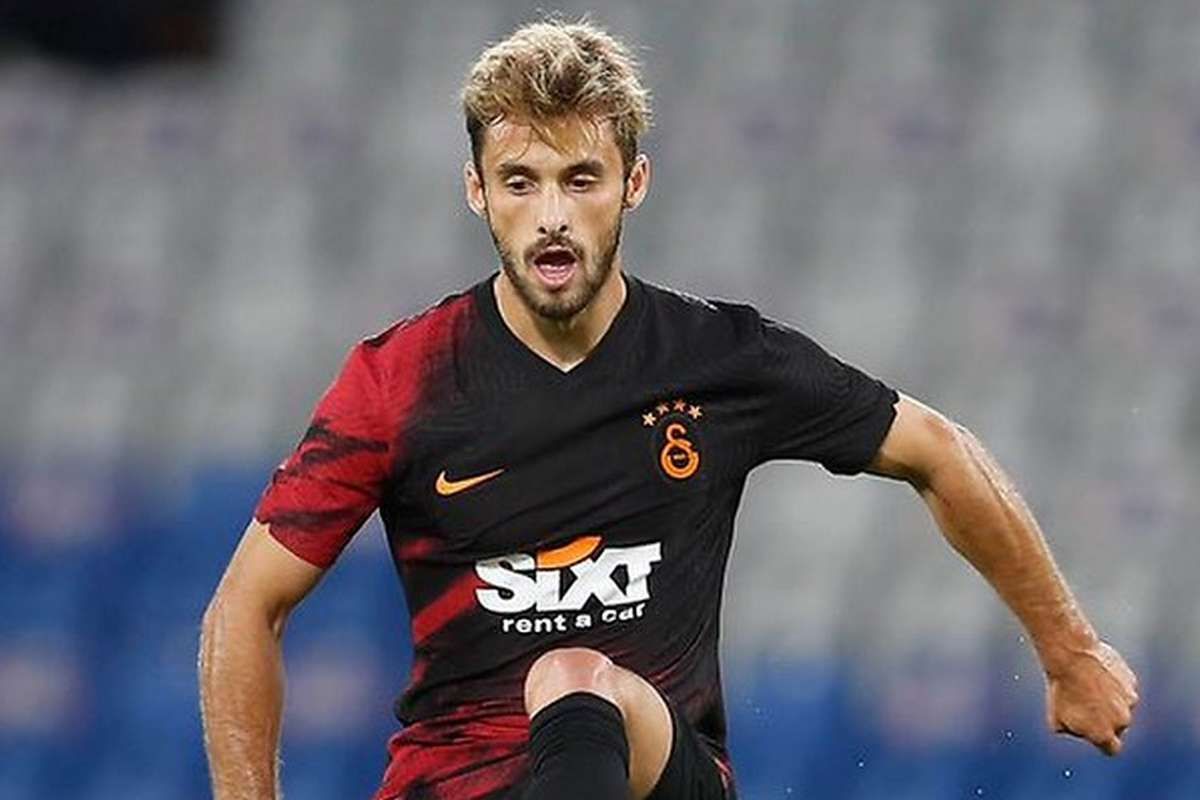 Galatasaray'da 12 futbolcu yol ayrımında 11