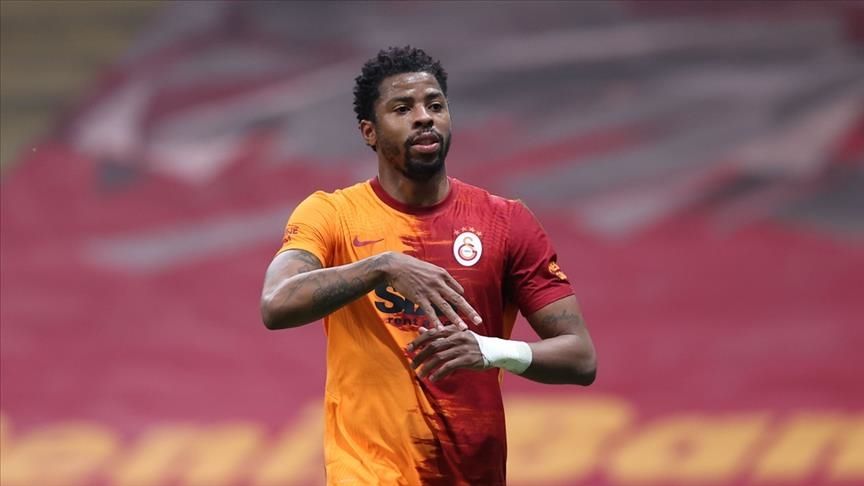 Galatasaray'da 12 futbolcu yol ayrımında 10