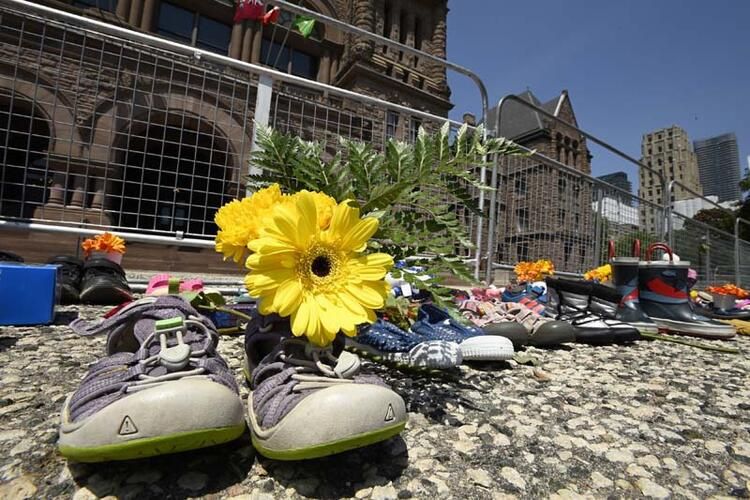 Dünya bu skandalı konuşuyor! Kilise okulunda binden fazla çocuk cesedi... 5