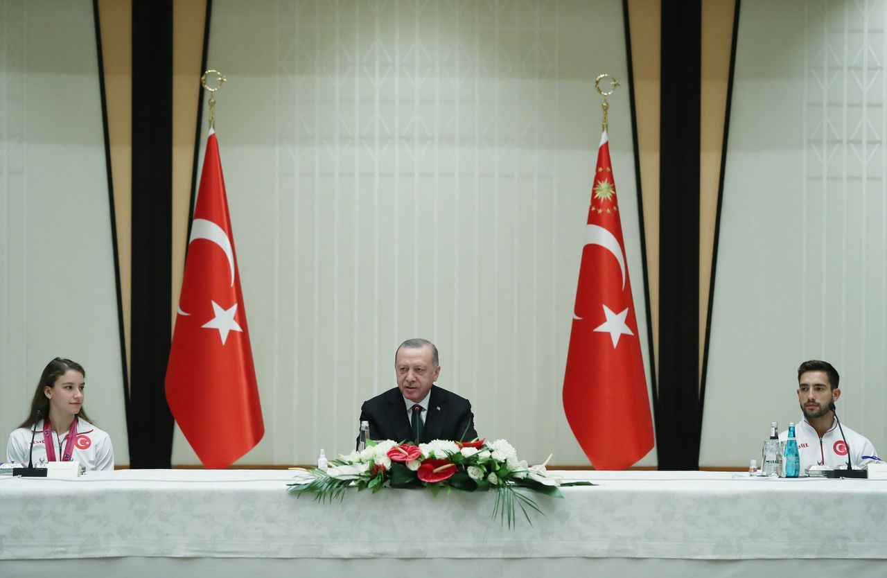 Cumhurbaşkanı Erdoğan, şampiyon cimnastikçilerle buluştu 2