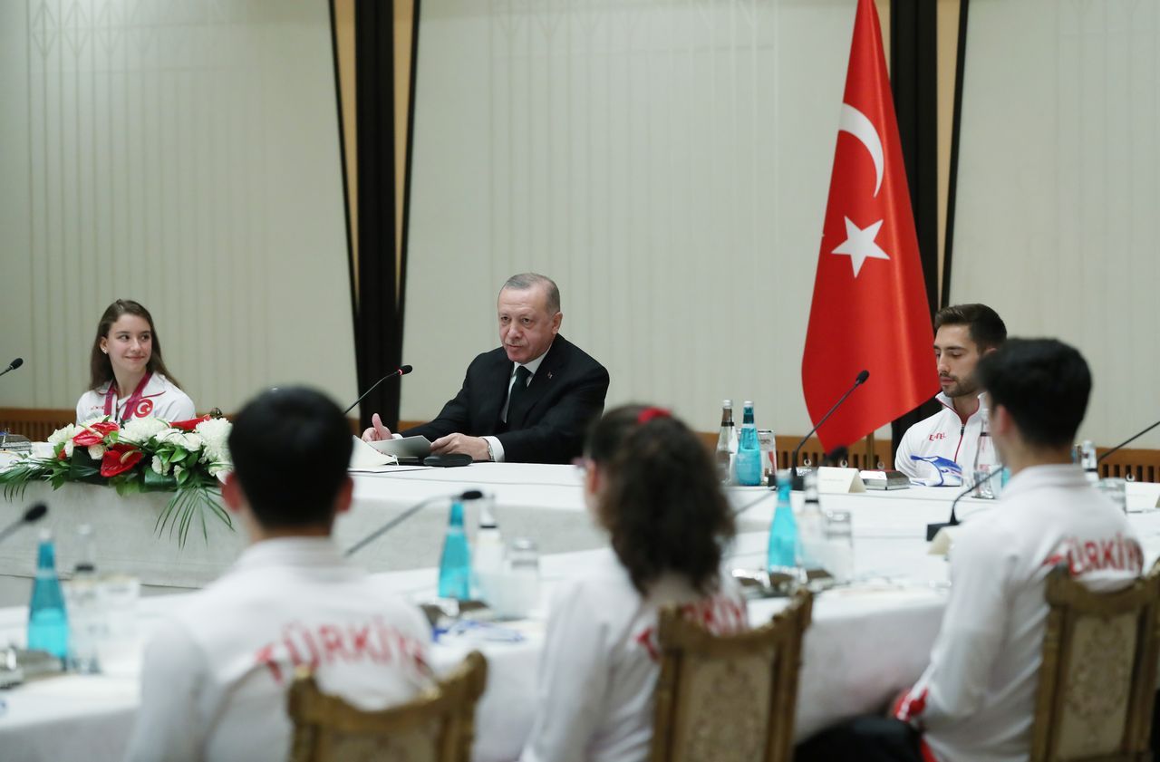 Cumhurbaşkanı Erdoğan, şampiyon cimnastikçilerle buluştu 3
