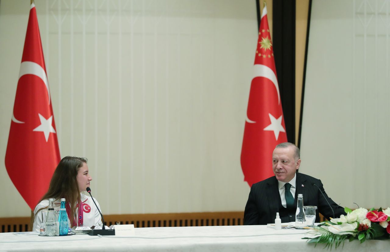 Cumhurbaşkanı Erdoğan, şampiyon cimnastikçilerle buluştu 4