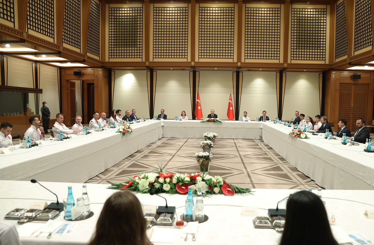 Cumhurbaşkanı Erdoğan, şampiyon cimnastikçilerle buluştu 7