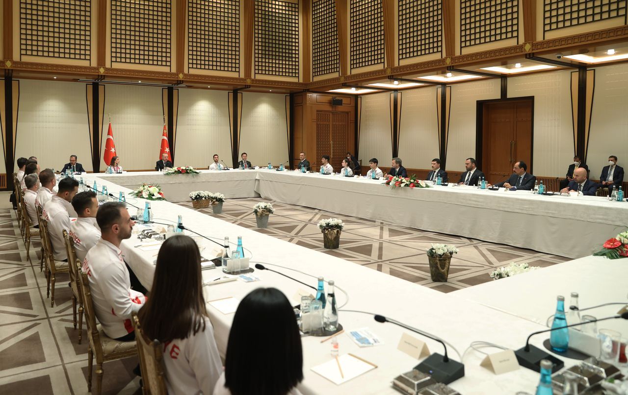 Cumhurbaşkanı Erdoğan, şampiyon cimnastikçilerle buluştu 10