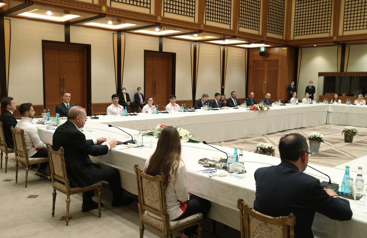 Cumhurbaşkanı Erdoğan, şampiyon cimnastikçilerle buluştu 11