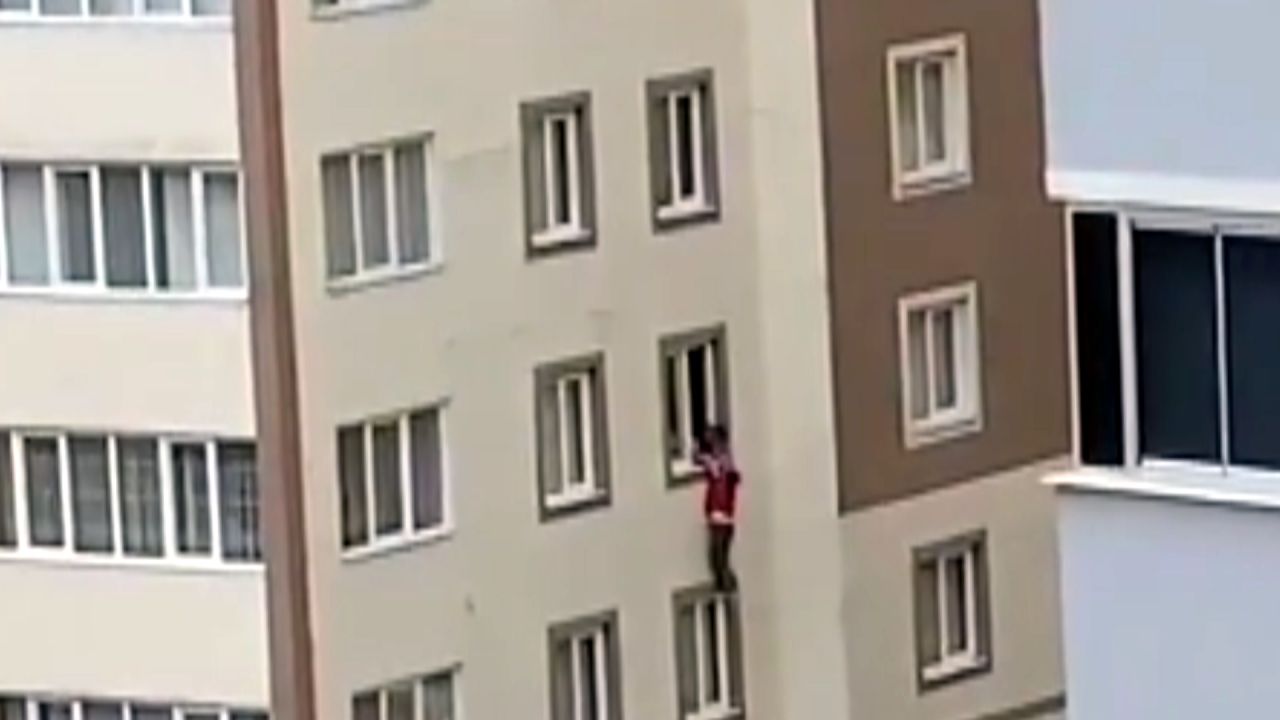 Tam pencereden düşerken bir el uzandı 2