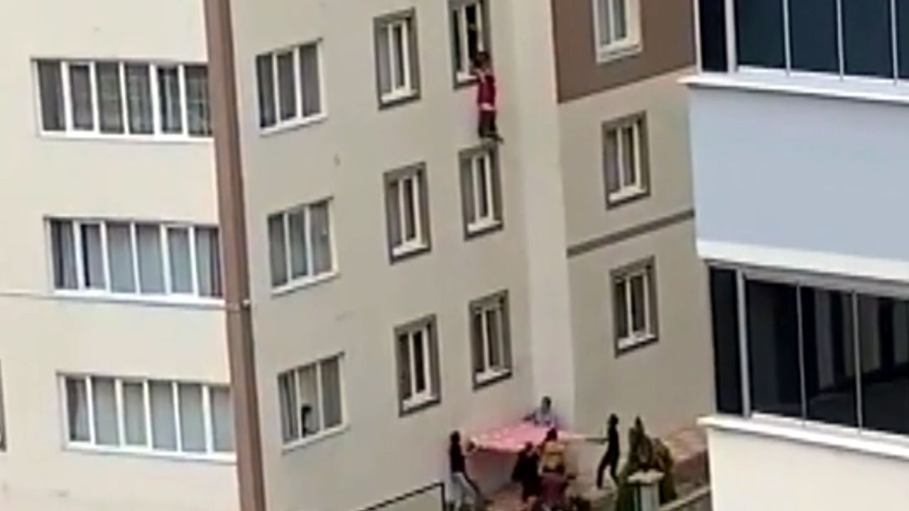 Tam pencereden düşerken bir el uzandı 1