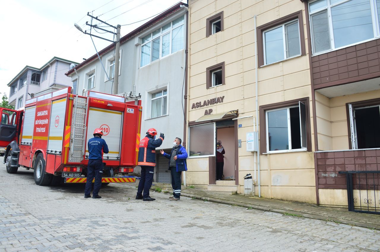 3 yaşındaki çocuk evi yaktı 4