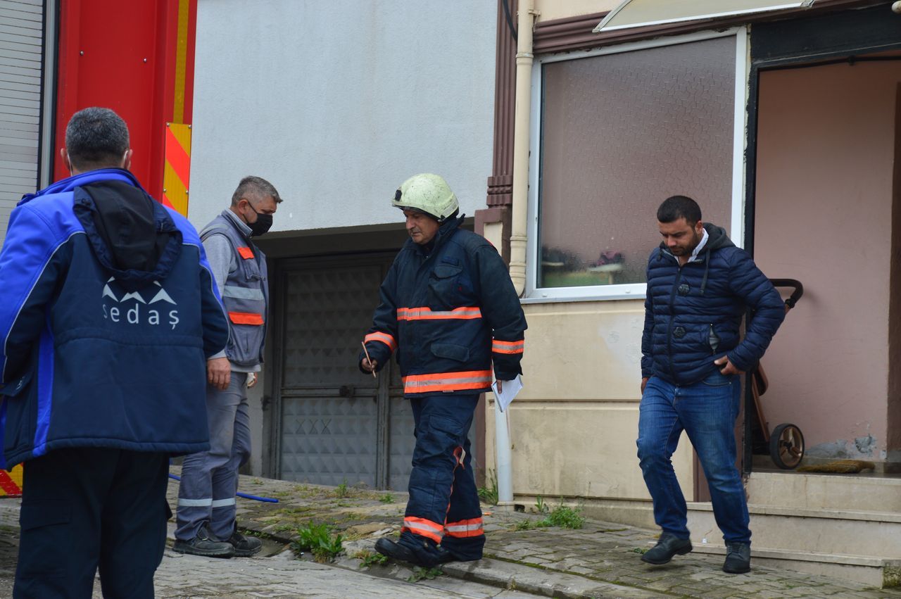 3 yaşındaki çocuk evi yaktı 7