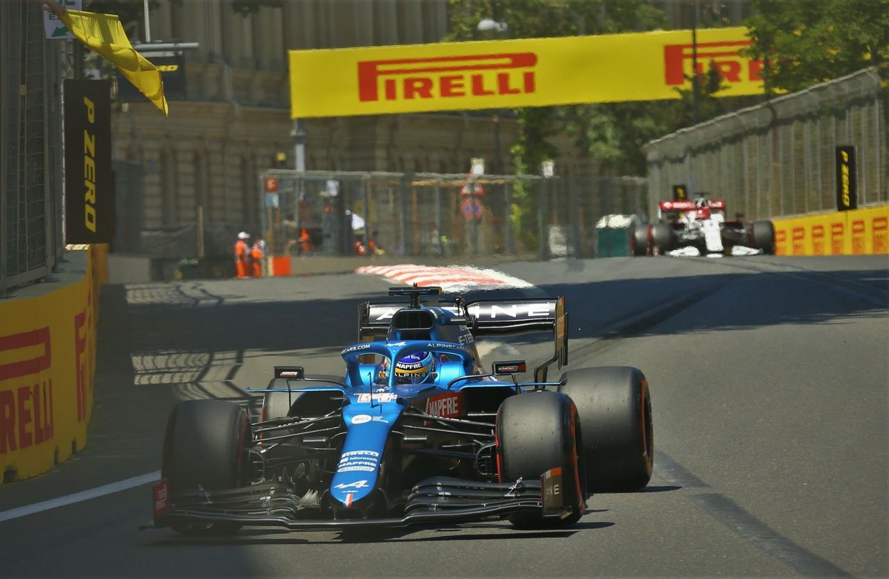 Formula 1 Azerbaycan Grand Grix'inde zafer Red Bull'dan Sergio Perez'in oldu 10