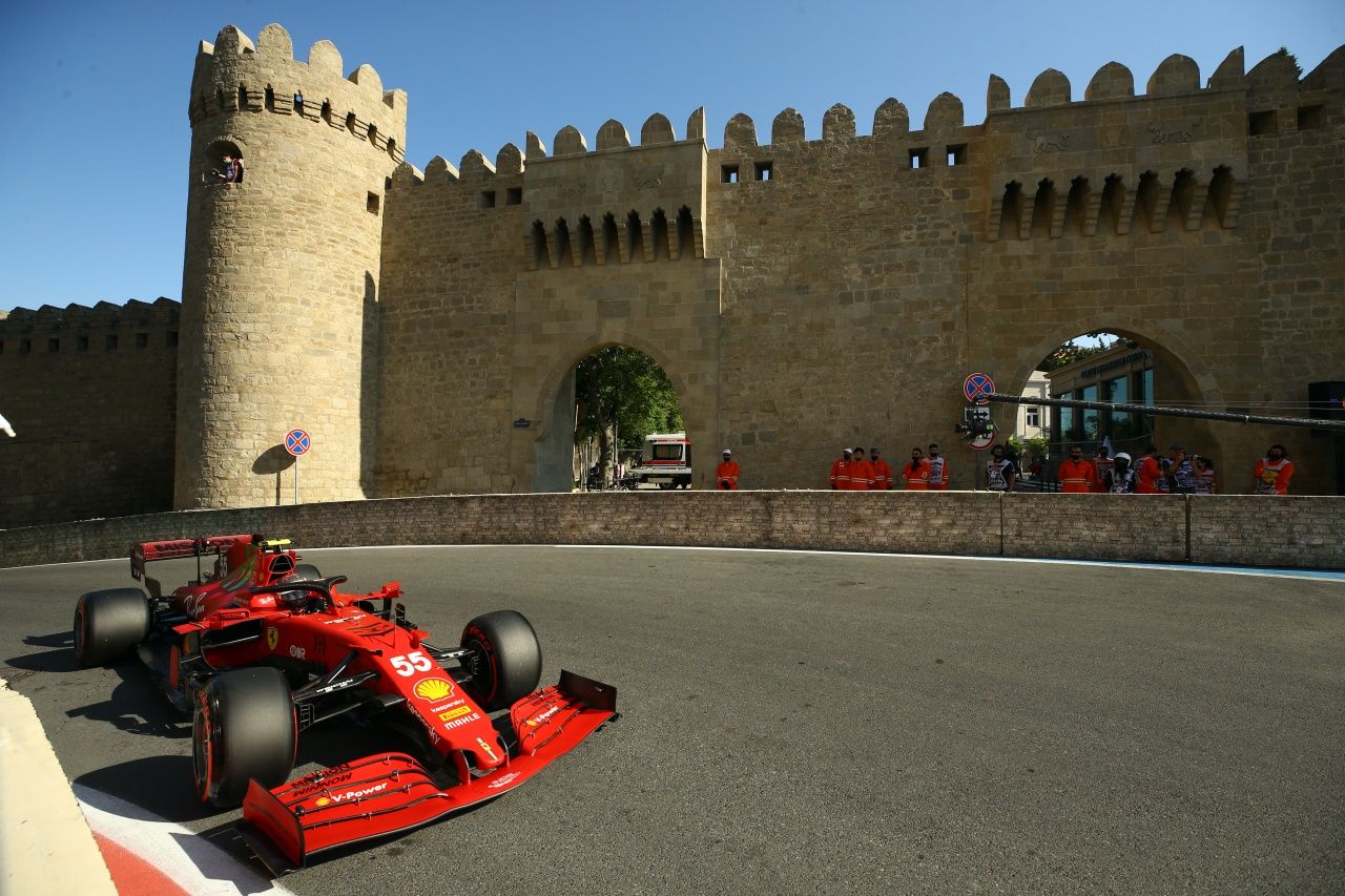 Formula 1 Azerbaycan Grand Grix'inde zafer Red Bull'dan Sergio Perez'in oldu 14